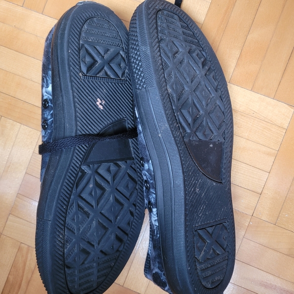 Black skull rose shoes from Raad - Picture 5 of 6